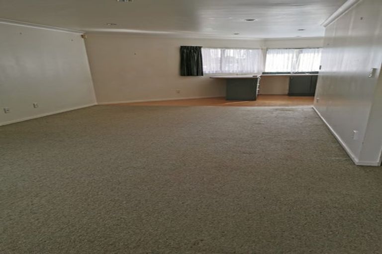 Photo of property in 70 Sturges Road, Henderson, Auckland, 0612