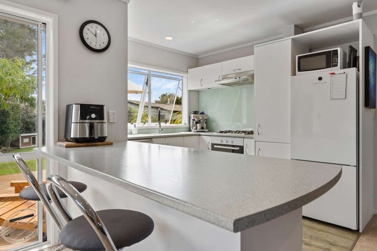 Photo of property in 243 Gravatt Road, Papamoa Beach, Papamoa, 3118