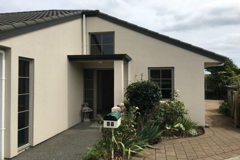 Photo of property in 17 Lakeridge Close, Rangatira Park, Taupo, 3330