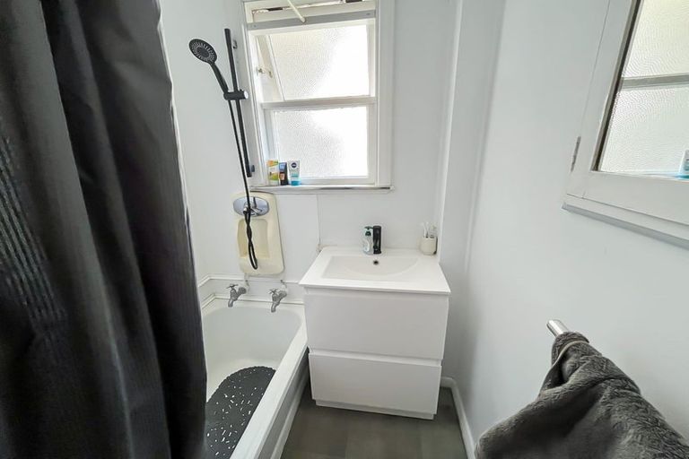 Photo of property in 660 Featherston Street, Roslyn, Palmerston North, 4414