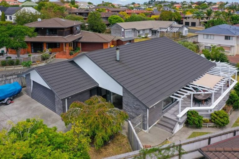 Photo of property in 16 Chiania Place, Somerville, Auckland, 2014