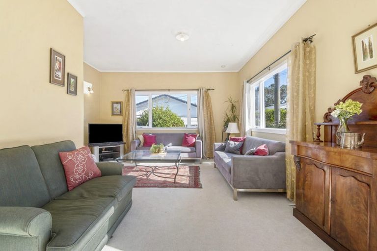 Photo of property in 1/18 Gladstone Road, Northcote, Auckland, 0627