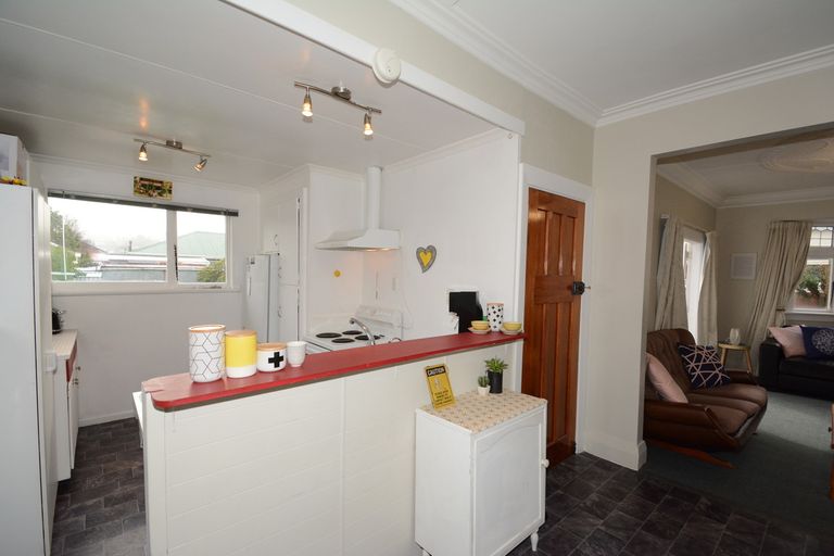 Photo of property in 172 Macandrew Road, South Dunedin, Dunedin, 9012