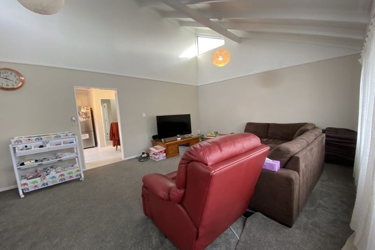 Photo of property in 3/25a Beach Road, Te Atatu Peninsula, Auckland, 0610