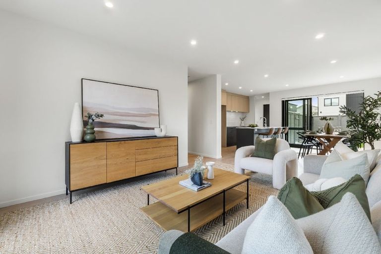 Photo of property in 4 Park Green Avenue, Rosehill, Papakura, 2113