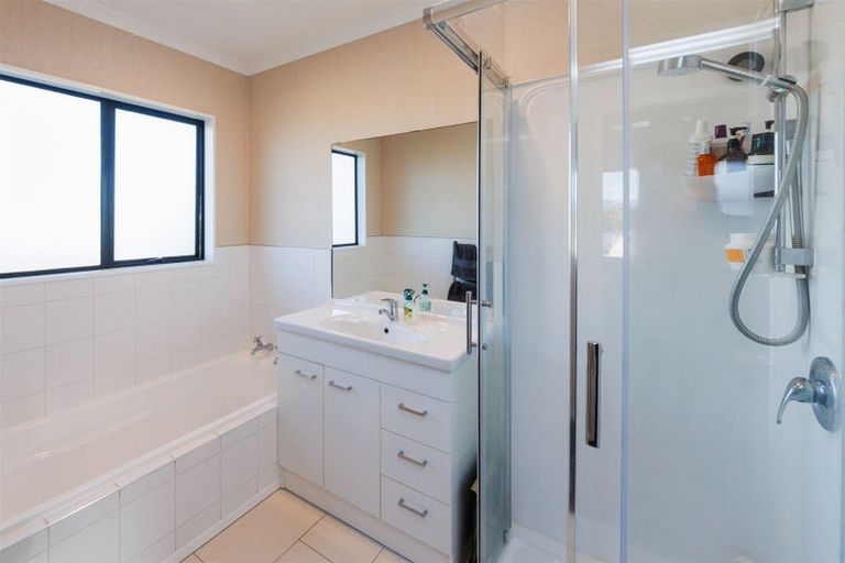 Photo of property in 12 Lydia Place, Kelvin Grove, Palmerston North, 4414