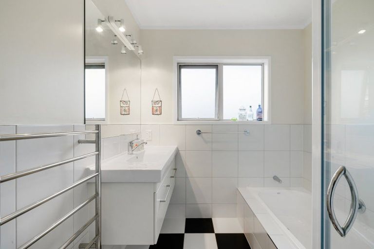 Photo of property in 3 Dallinger Street, St Andrews, Hamilton, 3200