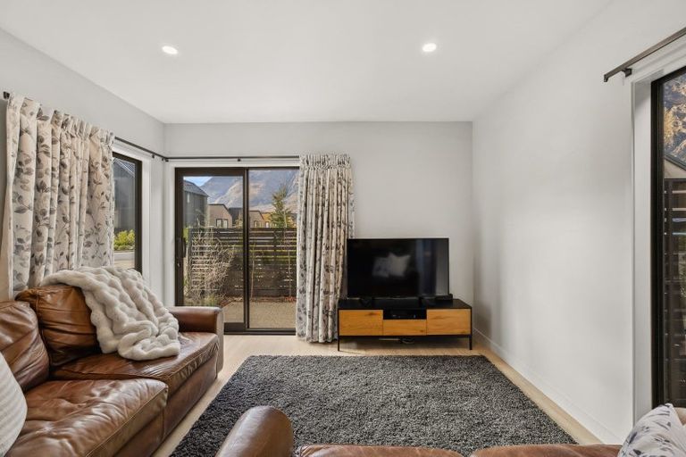 Photo of property in 33 Mulholland Drive, Jacks Point, 9371