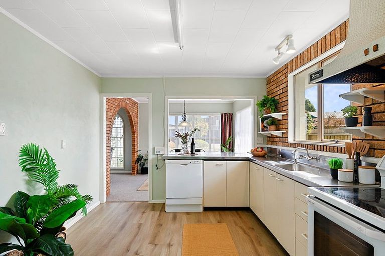 Photo of property in 5 Wesley Avenue, Frankleigh Park, New Plymouth, 4310