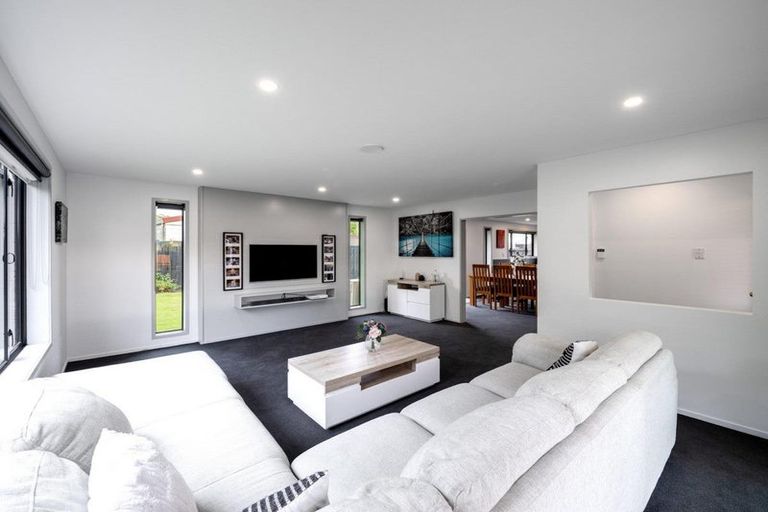 Photo of property in 30 Connemara Drive, Northwood, Christchurch, 8051