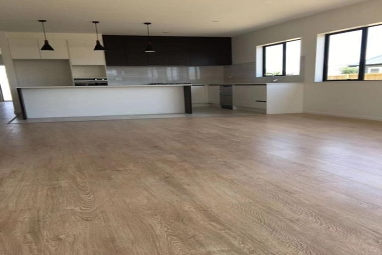 Photo of property in 6 Twin Parks Rise, Papakura, 2110