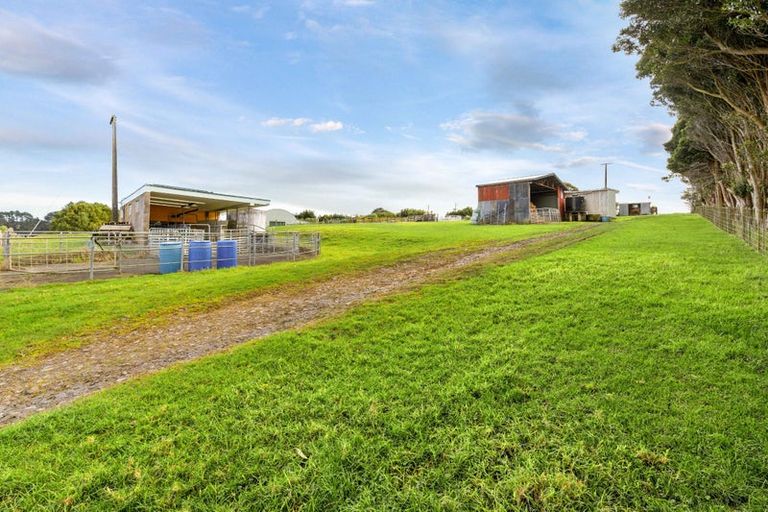 Photo of property in 133 Hanham Road, Kumeu, 0891