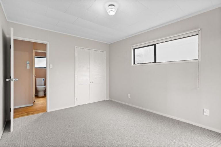 Photo of property in 60a Solar Road, Glen Eden, Auckland, 0602