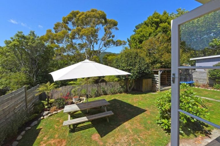 Photo of property in 11 Winchester Avenue, Pinehaven, Upper Hutt, 5019