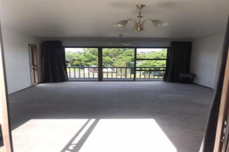 Photo of property in 4 Montclair Rise, Browns Bay, Auckland, 0630