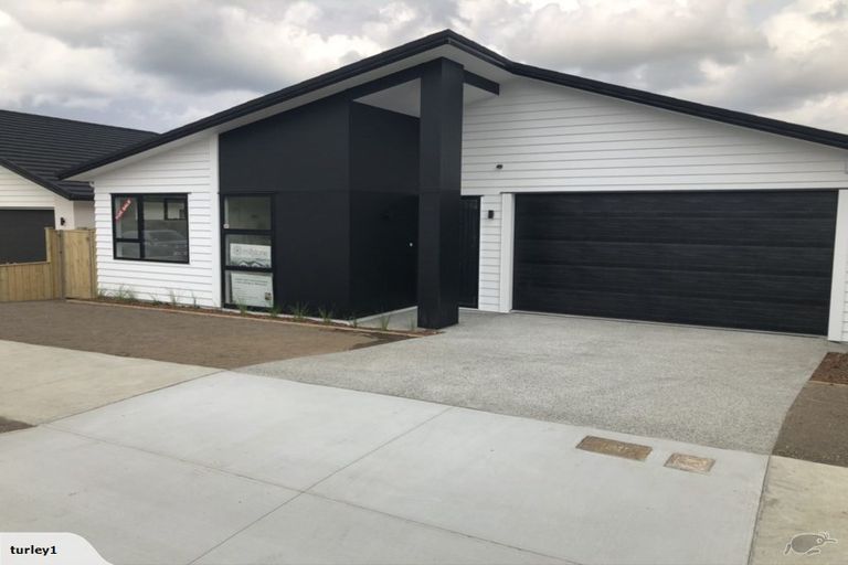 Photo of property in 9 Davey Crescent, Orewa, 0931