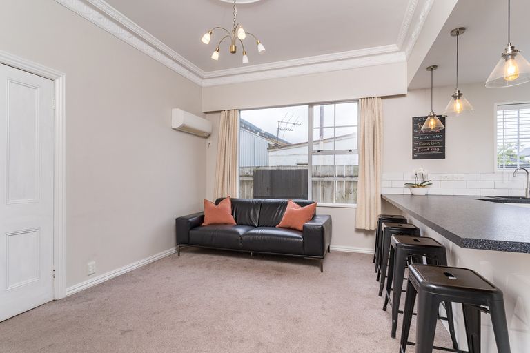 Photo of property in 10 Hargest Crescent, Saint Kilda, Dunedin, 9012