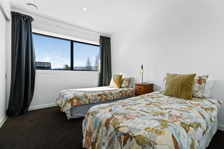 Photo of property in 38 Stratford Drive, Mount Pisa, Cromwell, 9383