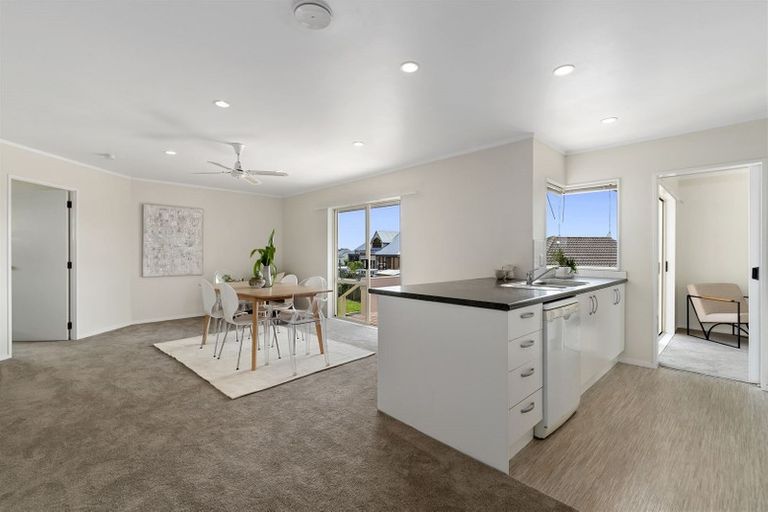 Photo of property in 7 Mercury Lane, Windsor Park, Auckland, 0632