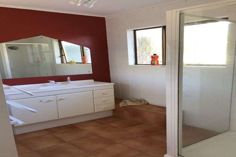 Photo of property in 2/29 Awaruku Road, Torbay, Auckland, 0630