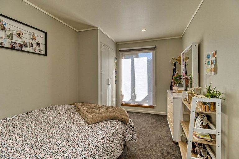 Photo of property in 2 Ritchie Place, Havelock North, 4130