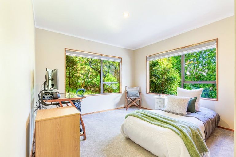 Photo of property in 17 Outlook Road, Greenhithe, Auckland, 0632