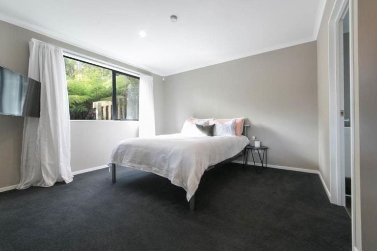 Photo of property in 518c West Coast Road, Oratia, Auckland, 0604