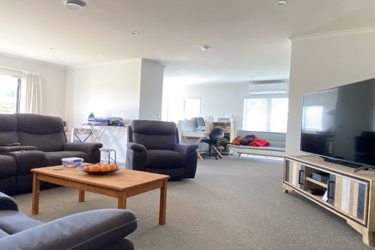 Photo of property in 19 George Deane Place, Greenhithe, Auckland, 0632