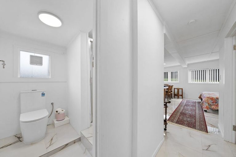 Photo of property in 21 Miller Road, Mangere Bridge, Auckland, 2022