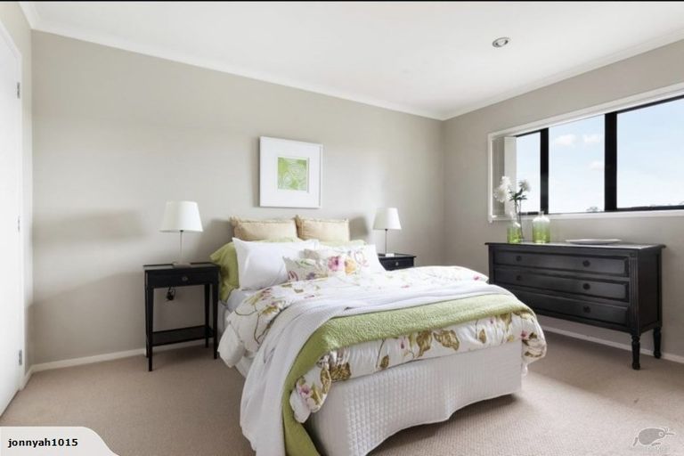 Photo of property in 7 Vicente Place, Oteha, Auckland, 0632