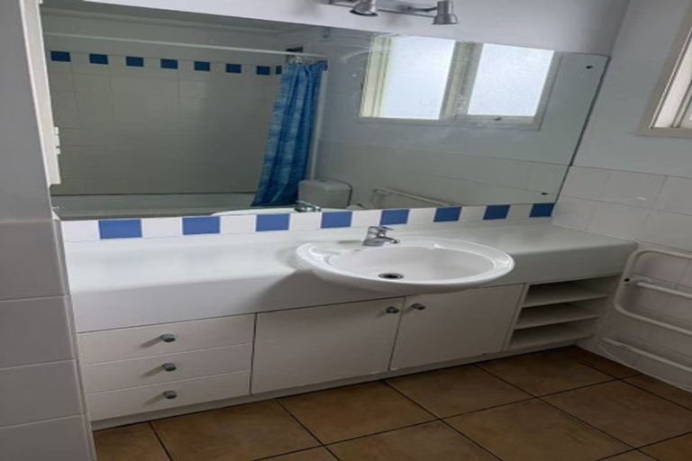 Photo of property in 18a Dallinghoe Crescent, Milford, Auckland, 0620