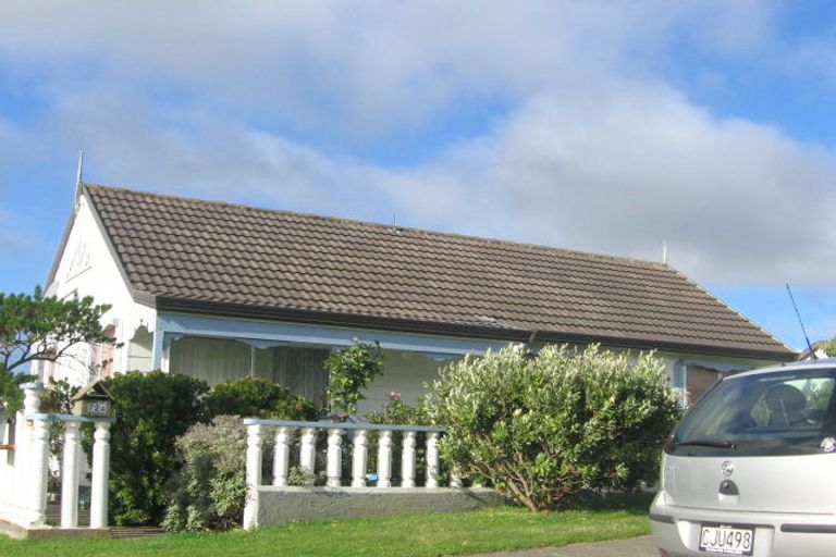 Photo of property in 72b Guadeloupe Crescent, Grenada Village, Wellington, 6037