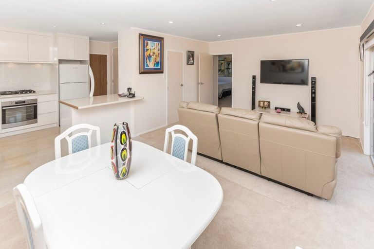 Photo of property in 2/162 Pigeon Mountain Road, Half Moon Bay, Auckland, 2012