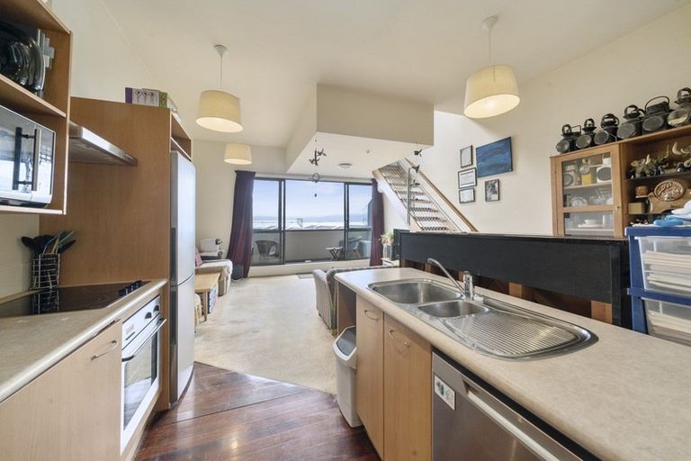 Photo of property in Metro Apartments, 11/220 Thorndon Quay, Pipitea, Wellington, 6011