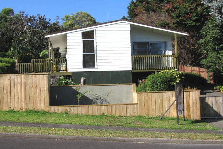 Photo of property in 3 Cottam Grove, Northcross, Auckland, 0632