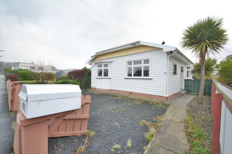 Photo of property in 172 Macandrew Road, South Dunedin, Dunedin, 9012