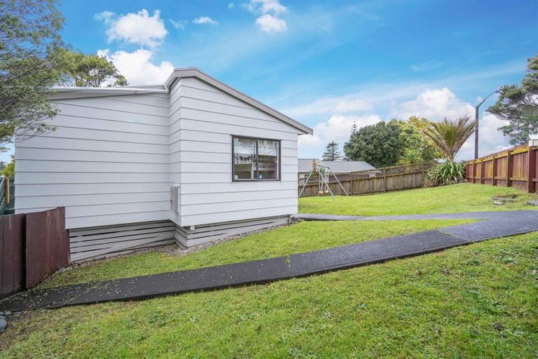 Photo of property in 17 Elizabeth Drive, West Harbour, Auckland, 0618