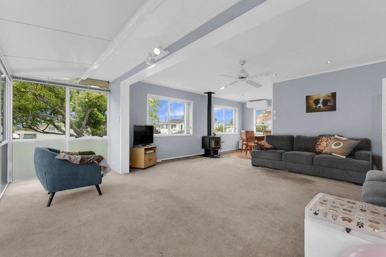 Photo of property in 4 Seakens Way, Glen Eden, Auckland, 0602