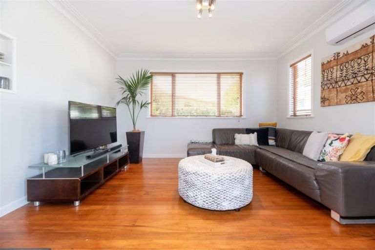 Photo of property in 23a Riserra Drive, Ranui, Auckland, 0612