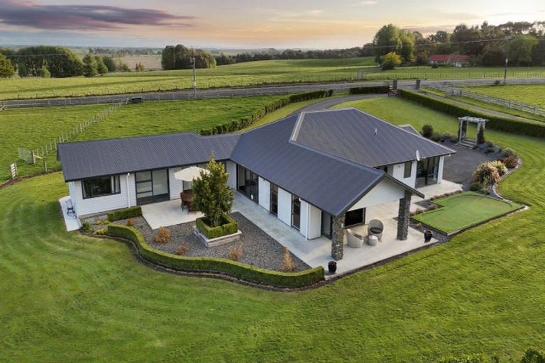 Photo of property in 208 Taipo Road, Rongotea, Palmerston North, 4476