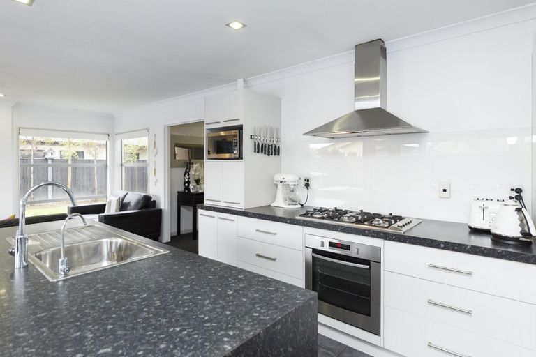 Photo of property in 6 Rodeo Drive, Kelvin Grove, Palmerston North, 4414