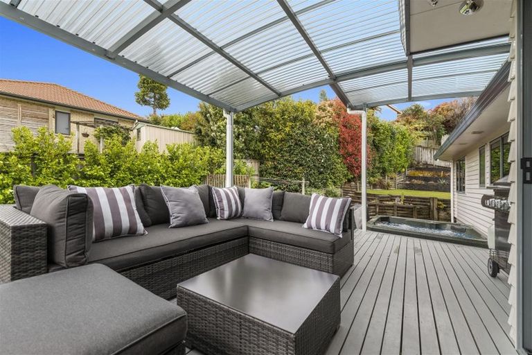 Photo of property in 24 Capricorn Place, Kawaha Point, Rotorua, 3010