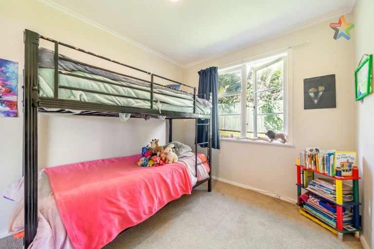 Photo of property in 77 Horoeka Street, Stokes Valley, Lower Hutt, 5019