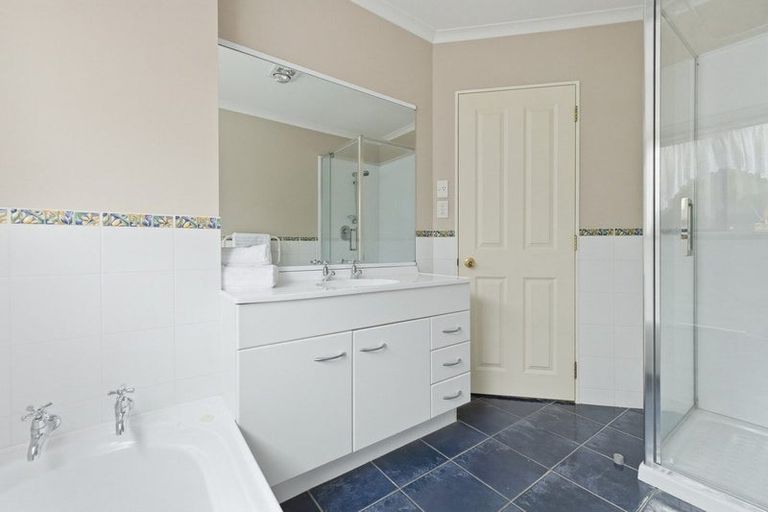 Photo of property in 12 Doneraille Place, Bethlehem, Tauranga, 3110