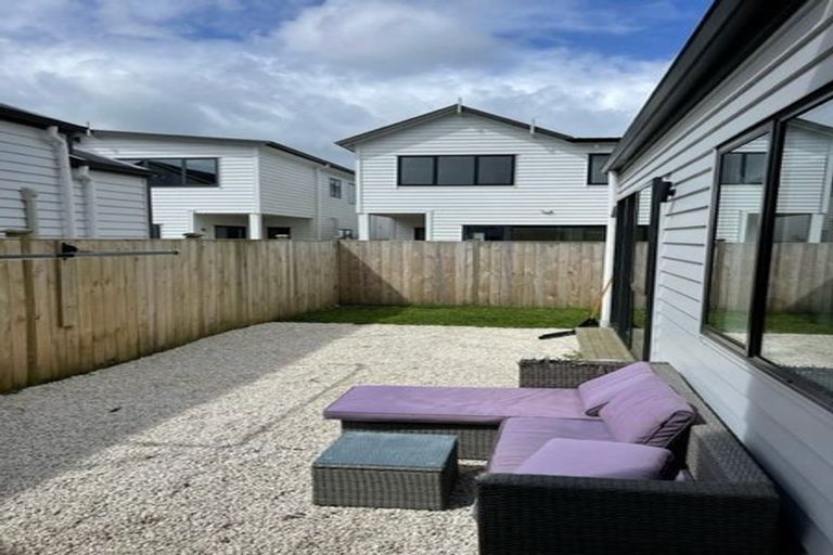 Photo of property in 10 John Burn Road, Takanini, 2110