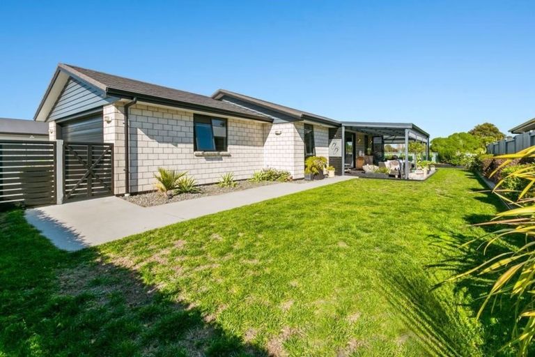 Photo of property in 58 Butterworth Crescent, Papamoa Beach, Papamoa, 3118