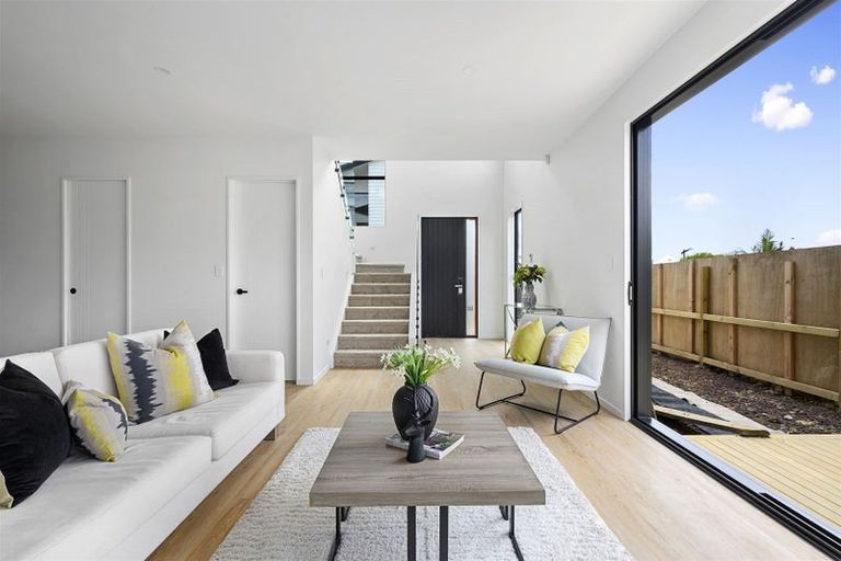 Photo of property in 7/5 Lemon Grove Lane, Greenhithe, Auckland, 0632