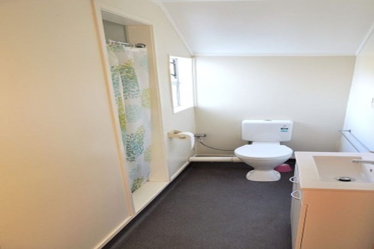 Photo of property in 5 Glen Alton Avenue, Paparangi, Wellington, 6037