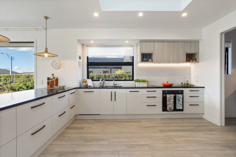 Photo of property in 2 Ngaroma Crescent, Whitianga, 3510