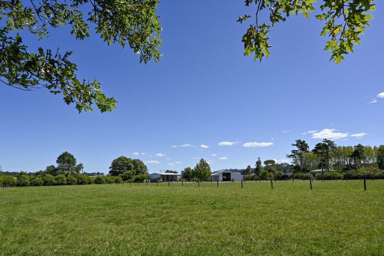 Photo of property in 13 Trotting Course Drive, Kumeu, 0891